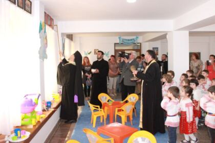 Binecuvântarea grădiniţei „Îngeraşul“ din cadrul parohiei „Naşterea Domnului“ din Brăila – fotografia 13