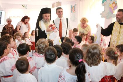 Binecuvântarea grădiniţei „Îngeraşul“ din cadrul parohiei „Naşterea Domnului“ din Brăila – fotografia 16
