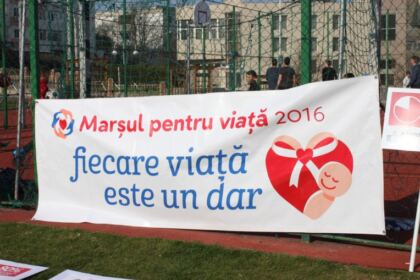 „Pentru Viaţă, pentru Femeie, pentru Familie“ – Marşul pentru Viaţă în Arhiepiscopia Dunării de Jos – fotografia 2