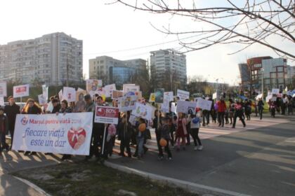„Pentru Viaţă, pentru Femeie, pentru Familie“ – Marşul pentru Viaţă în Arhiepiscopia Dunării de Jos – fotografia 8