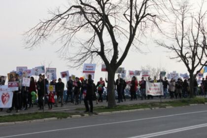 „Pentru Viaţă, pentru Femeie, pentru Familie“ – Marşul pentru Viaţă în Arhiepiscopia Dunării de Jos – fotografia 17