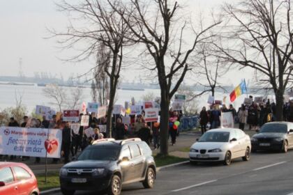 „Pentru Viaţă, pentru Femeie, pentru Familie“ – Marşul pentru Viaţă în Arhiepiscopia Dunării de Jos – fotografia 19
