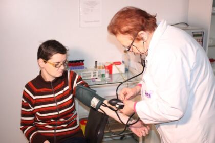 Hramul Centrului de asistenţă medicală „Sfinţii Doctori fără de Arginţi Cosma şi Damian“ din Galaţi – fotografia 31