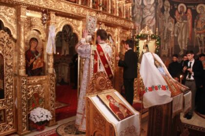 Sfântul Ierarh Nectarie a fost cinstit de elevii Seminarului Teologic din Galaţi – fotografia 5