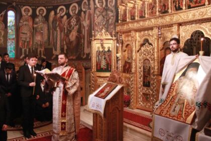 Sfântul Ierarh Nectarie a fost cinstit de elevii Seminarului Teologic din Galaţi – fotografia 8