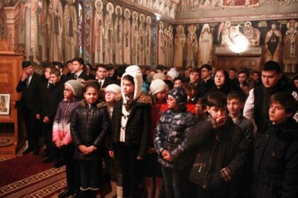 Sfântul Ierarh Nectarie a fost cinstit de elevii Seminarului Teologic din Galaţi – fotografia 10