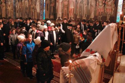 Sfântul Ierarh Nectarie a fost cinstit de elevii Seminarului Teologic din Galaţi – fotografia 11