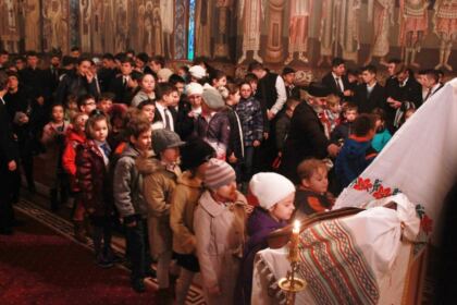 Sfântul Ierarh Nectarie a fost cinstit de elevii Seminarului Teologic din Galaţi – fotografia 12