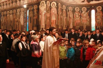 Sfântul Ierarh Nectarie a fost cinstit de elevii Seminarului Teologic din Galaţi – fotografia 14