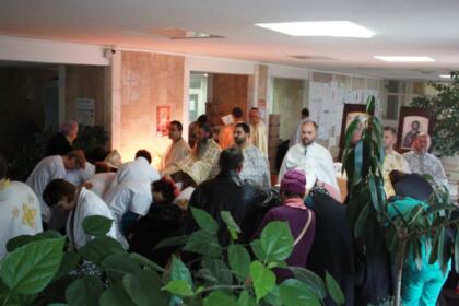 Mângâierea Sfântului Ierarh Nectarie pentru bolnavii din Spitalul Clinic Județean de Urgenţă din Galaţi – fotografia 5