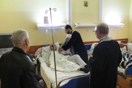 Mângâierea Sfântului Ierarh Nectarie pentru bolnavii din Spitalul Clinic Județean de Urgenţă din Galaţi – fotografia 9