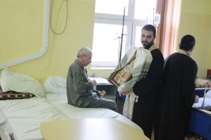 Mângâierea Sfântului Ierarh Nectarie pentru bolnavii din Spitalul Clinic Județean de Urgenţă din Galaţi – fotografia 11