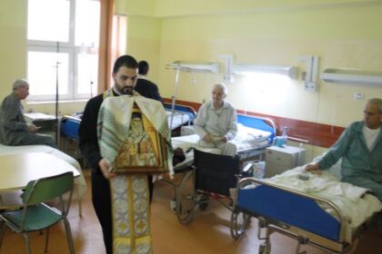 Mângâierea Sfântului Ierarh Nectarie pentru bolnavii din Spitalul Clinic Județean de Urgenţă din Galaţi – fotografia 12