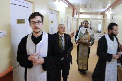 Mângâierea Sfântului Ierarh Nectarie pentru bolnavii din Spitalul Clinic Județean de Urgenţă din Galaţi – fotografia 13
