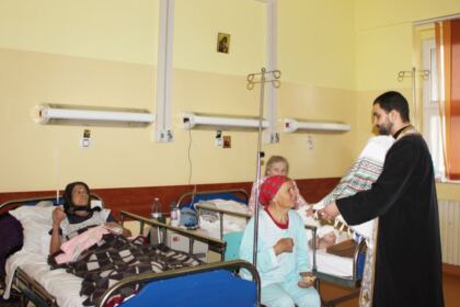 Mângâierea Sfântului Ierarh Nectarie pentru bolnavii din Spitalul Clinic Județean de Urgenţă din Galaţi – fotografia 14