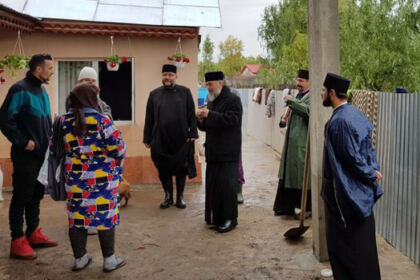 Liturghie şi filantropie în solidaritate cu familiile inundate din judeţul Galaţi – fotografia 3