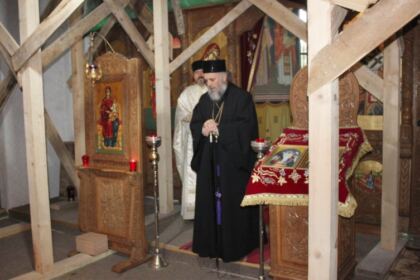 Liturghie şi filantropie în solidaritate cu familiile inundate din judeţul Galaţi – fotografia 15