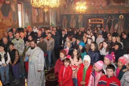 Liturghie şi filantropie în solidaritate cu familiile inundate din judeţul Galaţi – fotografia 4