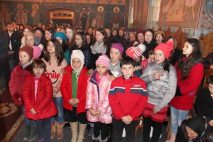 Liturghie şi filantropie în solidaritate cu familiile inundate din judeţul Galaţi – fotografia 5