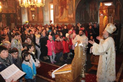 Liturghie şi filantropie în solidaritate cu familiile inundate din judeţul Galaţi – fotografia 7
