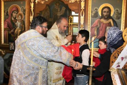 Liturghie şi filantropie în solidaritate cu familiile inundate din judeţul Galaţi – fotografia 11
