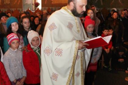Liturghie şi filantropie în solidaritate cu familiile inundate din judeţul Galaţi – fotografia 13