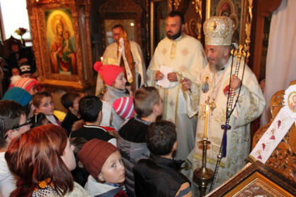 Liturghie şi filantropie în solidaritate cu familiile inundate din judeţul Galaţi – fotografia 15