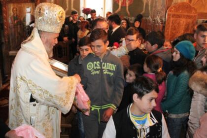 Liturghie şi filantropie în solidaritate cu familiile inundate din judeţul Galaţi – fotografia 19
