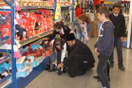 Haine de iarnă pentru copiii familiilor sinistrate din judeţul Galaţi – fotografia 8