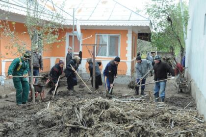 Voluntariat în parohiile inundate din judeţul Galaţi – fotografia 6