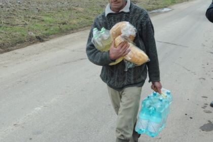 Voluntariat în parohiile inundate din judeţul Galaţi – fotografia 12