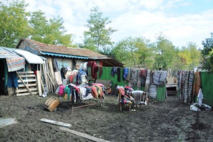 Voluntariat în parohiile inundate din judeţul Galaţi – fotografia 33