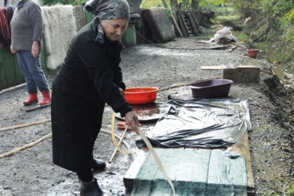 Voluntariat în parohiile inundate din judeţul Galaţi – fotografia 39