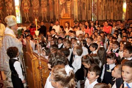 Seminarul Teologic „Sfântul Apostol Andrei“ din Galaţi şi-a deschis porţile la început de nou an şcolar – fotografia 14