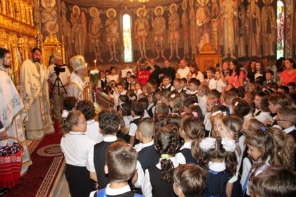 Seminarul Teologic „Sfântul Apostol Andrei“ din Galaţi şi-a deschis porţile la început de nou an şcolar – fotografia 16