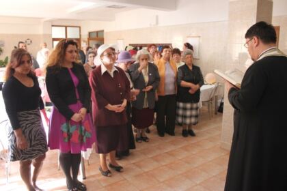 Ziua vârstnicului la Centrul multifuncţional de servicii sociale „Speranţe pentru vârsta a III-a“ – Galaţi – fotografia 34