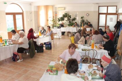 Ziua vârstnicului la Centrul multifuncţional de servicii sociale „Speranţe pentru vârsta a III-a“ – Galaţi – fotografia 35