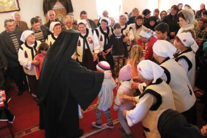 Program duhovnicesc liturgic, misionar şi filantropic în parohii sărace la Dunărea de Jos – fotografia 19