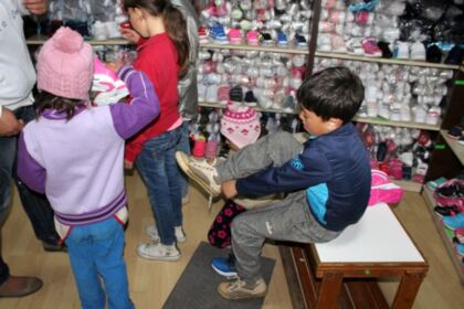 Cei şase copii de la Odaia Manolache au fost primeniţi de Sfintele Sărbători ale Învierii Domnului – fotografia 2