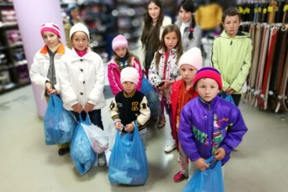 Încă zece copii de la Odaia Manolache au fost primeniţi de Sfintele Sărbători ale Învierii Domnului – fotografia 9