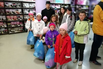 Încă zece copii de la Odaia Manolache au fost primeniţi de Sfintele Sărbători ale Învierii Domnului – fotografia 10