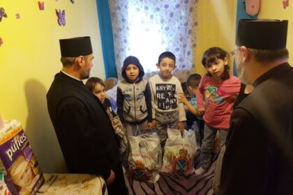 „Ne înnoim de Sfintele Paşti“ – program social-filantropic desfăşurat în Arhiepiscopia Dunării de Jos – fotografia 8