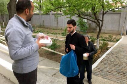 Persoanele fără adapost s-au bucurat de Învierea Domnului – fotografia 4