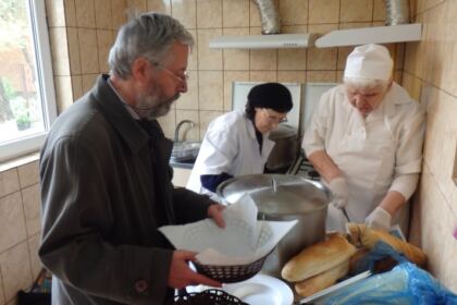 „Împreună de Sfintele Paşti“ la Centrul de Găzduire pentru persoanele fără adăpost din Brăila – fotografia 7