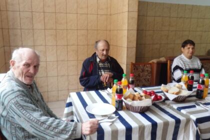 „Împreună de Sfintele Paşti“ la Centrul de Găzduire pentru persoanele fără adăpost din Brăila – fotografia 11