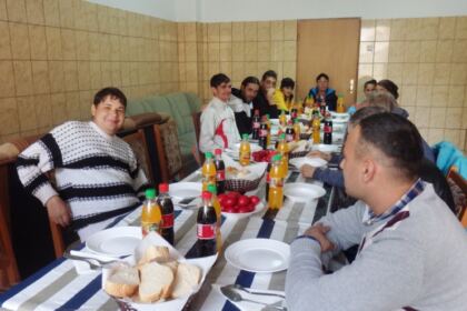 „Împreună de Sfintele Paşti“ la Centrul de Găzduire pentru persoanele fără adăpost din Brăila – fotografia 12