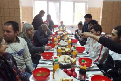 „Împreună de Sfintele Paşti“ la Centrul de Găzduire pentru persoanele fără adăpost din Brăila – fotografia 16