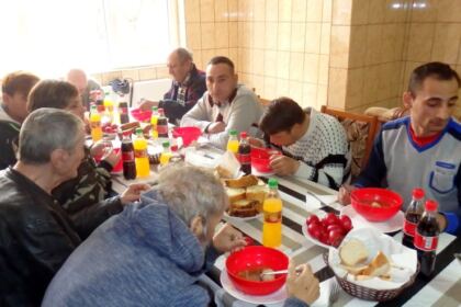 „Împreună de Sfintele Paşti“ la Centrul de Găzduire pentru persoanele fără adăpost din Brăila – fotografia 25