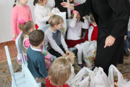 Serbare dedicată Sfântului Ierarh Nicolae la Grădiniţa „Familia“ din Brăila – fotografia 11