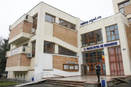 Colindători la Facultatea de Istorie, Filosofie şi Teologie din Galaţi – fotografia 1